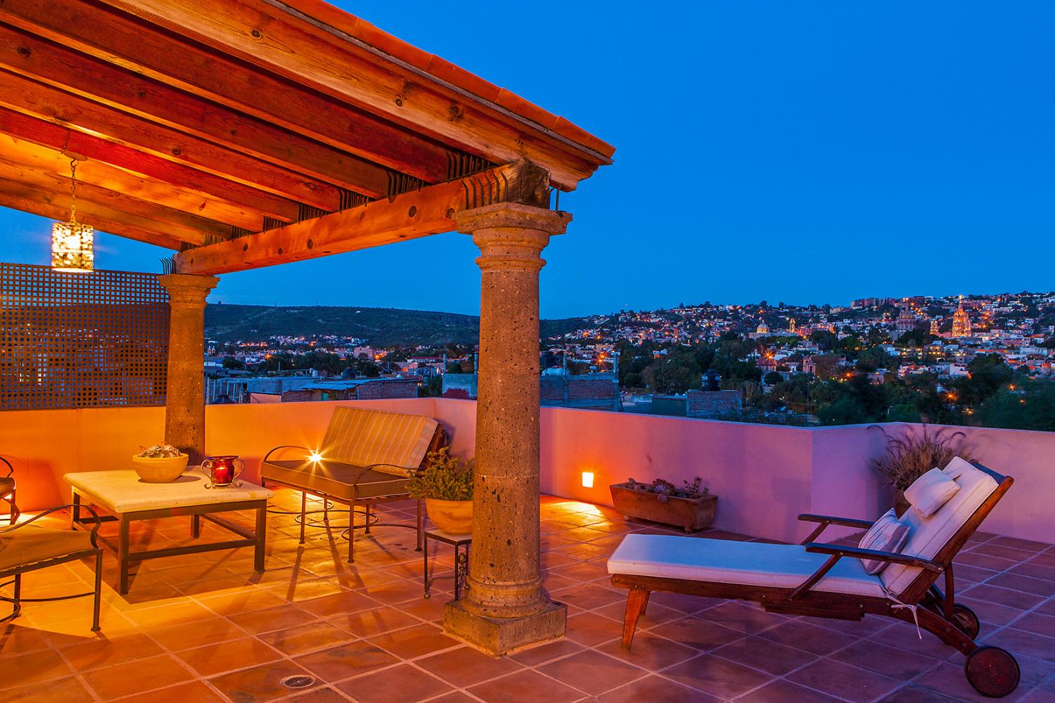 San Rafael Casa Oasis Roof-Top Deck Twilight